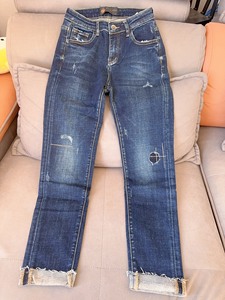 小蜜蜂牛子裤s码，百特实体店购买全新原价450。