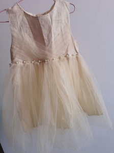 品牌贝蕾地儿童重工连衣裙100码，版型很好看的一件裙子，腰围