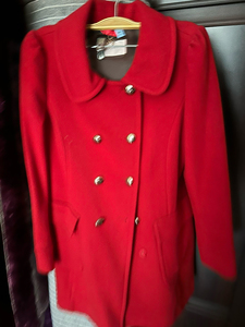 罗燕rome红色大衣，版型非常的正，颜色也是非常的正，小A版