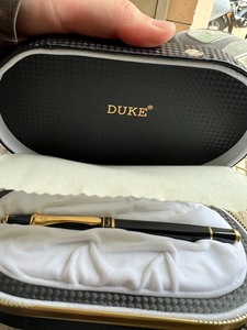 DUKE黑笔，还能写出来的，很新，带盒