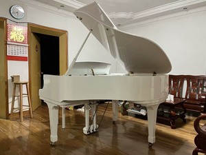 出售鲍德温小三角钢琴，2019年的很新，当时买的也是二手车的