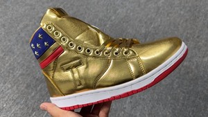 aj1 “TRUMP”土豪金