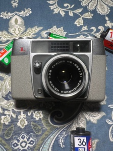 konica l 旁轴胶片相机，很有特色的一台相机，过片快门