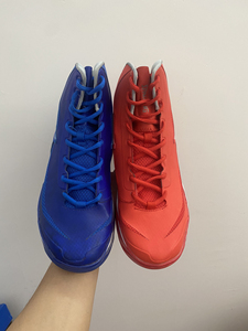 斯伯丁篮球鞋，经典红蓝鸳鸯配色，44码，全新原盒，带吊牌，出