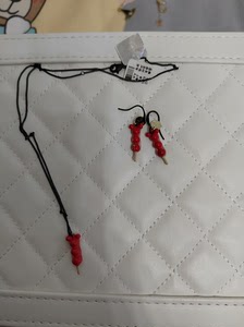 付邮送全新阿吉豆迪士尼系列项链耳环套装，半剪标，很正的红色，