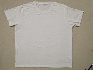 A619优衣库男士纯白色短袖T恤 胸围70  衣长77  如