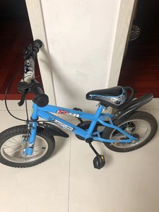 出一辆闲置的儿童自行车，品牌happy dino，颜色为蓝色