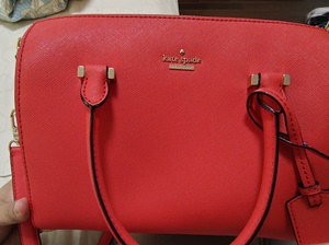 kate spade 凯特丝蓓红色圆筒斜挎小包，购于商场专柜