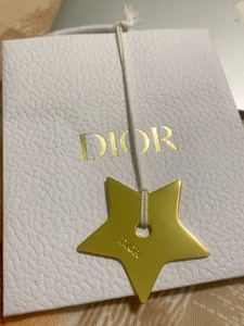 Dior小星星 买首饰送的 听说卖两三百？