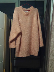 橘粉色亮晶晶毛衣，长款毛衣裙，实物颜色更好看点，缺点是掉亮丝