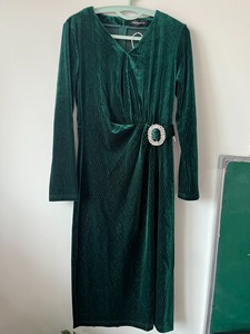 全新带吊牌隆缘裳墨绿色丝绒连衣裙 版型超好显身材 L码穿到1