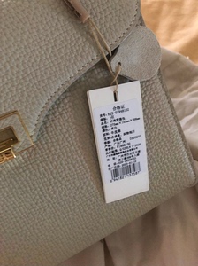 赫莲娜凯莉女包 全新未使用 今年2.3月份在商场买的 米白色