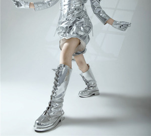 女童走秀靴子银色镜面鞋小高跟t台舞台表演靴子儿童科技风马丁靴