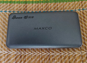 出售闲置MAXCO美能格刀锋充电宝超薄移动电源便携聚合物80