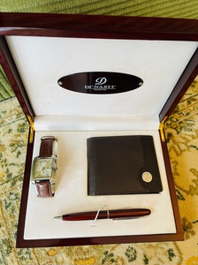阿联酋奥组委Dynasty礼盒纪念品钱包签字笔手表，笔是金属