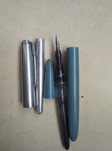 英雄616钢笔，大号，品相如图，笔握有划痕，按配件笔出售,