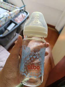 爱乐宝玻璃材质奶瓶，全新，仅消毒。