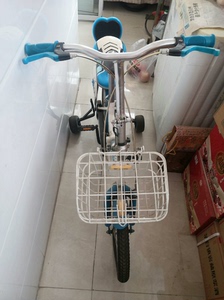 ＜贝嘉琦＞儿童自行车，带辅助轮2个。可以折叠收藏，方便旅游，