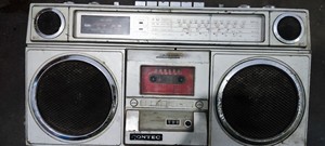 康艺8080-2S录音机正常通电，播放磁带能听到电机转不走带