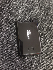 诺基亚N82全新后盖，电池盖，实物实拍，高质量亮黑，有需要的