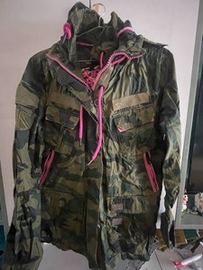 极度干燥superdry冲锋外套，迷彩款。去台湾旅游在专柜买