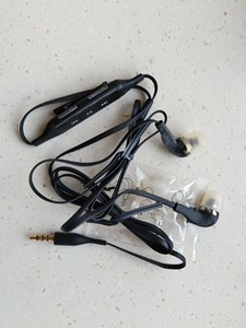 诺基亚wh701原装有线线控耳机，原装正品，全新简装