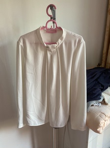 长袖衬衫，珂莱帝尔珂丝品牌，适合春秋，1500+购入。规格：