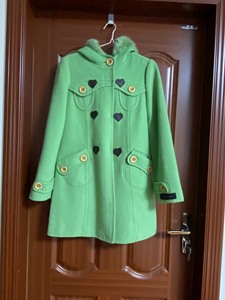 韩国Sweep SOUP绿色毛呢大衣，帽子上真皮毛可拆卸。肩