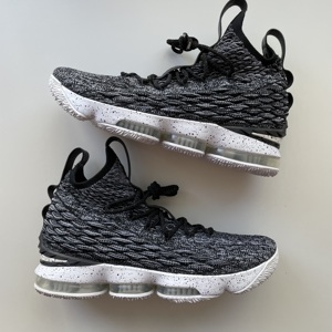 lebron 15 LBJ15 Ashes 灰烬 黑白 首发