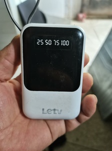 Letv/乐视充电宝 自带三线 啥手机都能充  便捷小巧 自