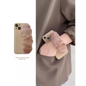 苹果15promax手机壳奶油风浅咖纱布透明腕带适用于iphone14简约13pro可背带12promax复古斜挎挂绳14Pro保护套