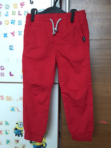 儿童抽绳工装风红色长裤，轻薄款，颜色正不偏色，收口休闲款，柔