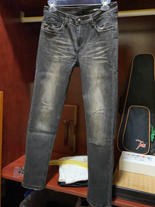 BS2B/小魔鱼女裤，黑色做旧牛仔裤，160码，购于专卖店，