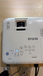 EPSON爱普生二手投影仪家用CB-X05E 3300流明办