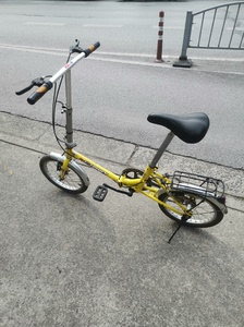 阿米尼大品牌16寸折叠二手自行车。骑行轻便，功能齐全，没有一