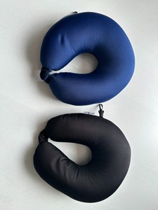 全新U形枕、护颈头枕。美国机场购买。一面是针织面料一面是绒布