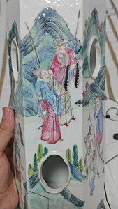 道光粉彩渔樵耕读六方帽筒，高度28.5cm，画片中描绘了渔人