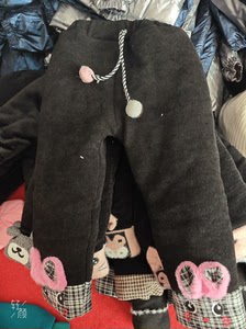 服装厂倒闭 发了一批衣服顶工资，有童装女装  这个小孩棉裤穿