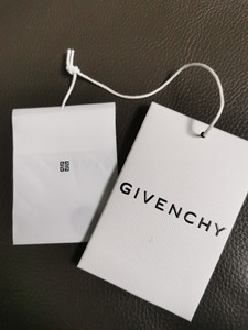 GIVENCHY纪梵希服饰吊牌