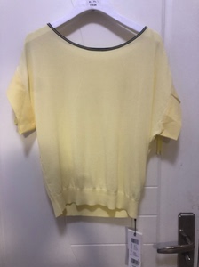 佳人苑，全新，米黄色针织衫，SM尺码，吊牌齐全，质量赞，69