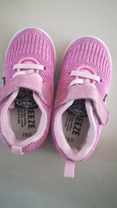 日本飞织女童鞋内长15厘米，适合三岁左右的孩子穿。新旧如图