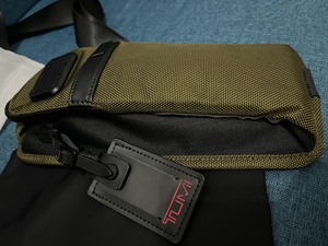 途明Alpha Bravo男士胸包单肩包 可装手机、钥匙、零