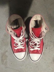 匡威converse39码 粉色女高帮 有一处开裂 后跟磨掉