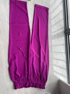 紫色七分裤，仿醋酸料子吧，按我妈说不会皱，适合160左右