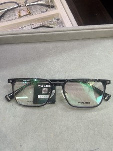 眼镜店老板 在咸鱼上卖眼镜正品POLICe镜框 可发型号询价