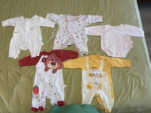 59码婴儿新生儿衣服连体衣单衣，红色碎花连身衣，很柔软，都是