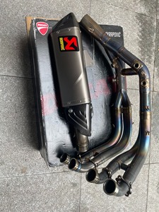 宝马S1000RR。EVO全段钛合金天蝎排气，价格实惠