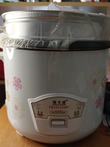 电饭锅   全新5升900瓦，闲置卖了，可以做米饭熬粥煲汤蒸