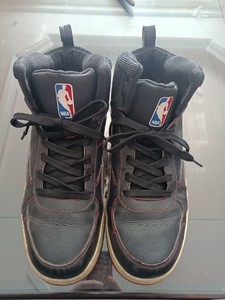 出 复古 vintage 安踏联名NBA高帮运动棉鞋一双。此