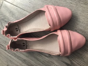 Reemoor软底乖乖鞋，很正的粉红色